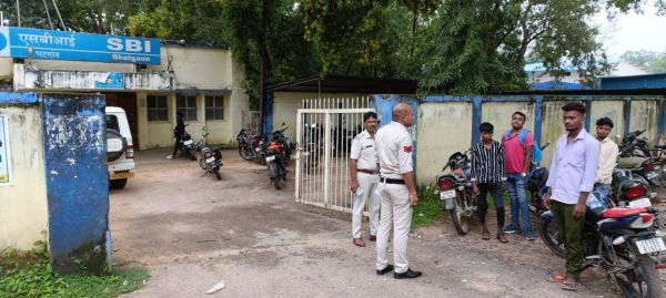 एसपी सूरजपुर ने बैंकों की सुरक्षा परखने चलाया विशेष अभियान