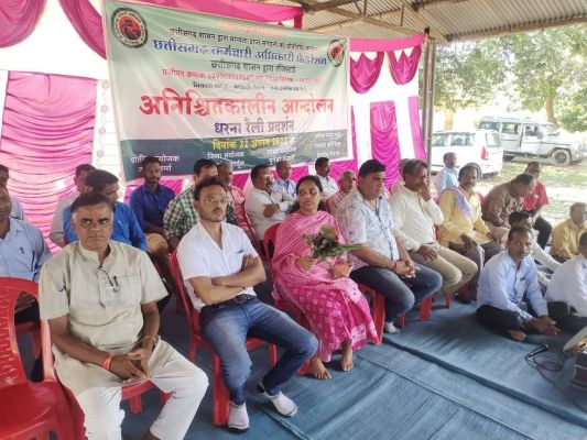 लता उसेंडी ने किया हड़ताली अधिकारी-कर्मचारियों का समर्थन