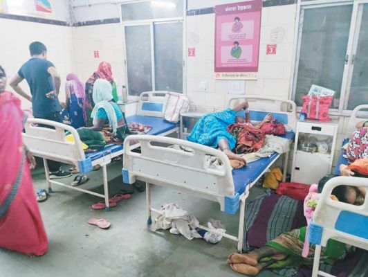 मौसमी बीमारी के मरीजों से जिला अस्पताल पटा