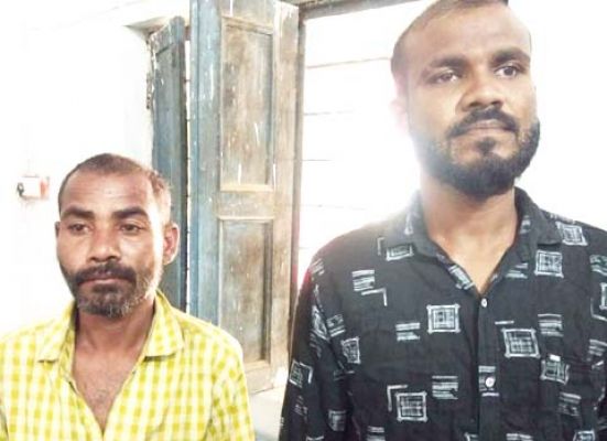 चांदी का मुकुट पार करने वाले 2 आरोपी गिरफ्तार