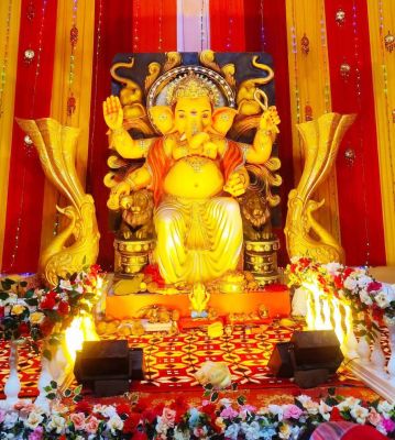 गणेशोत्सव की धूम, पंडालों में पहुंच रहे भक्त
