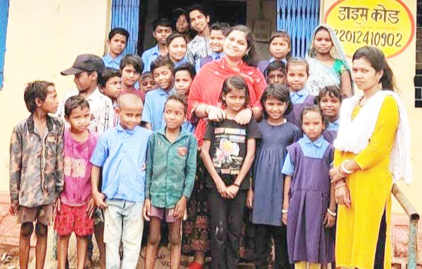 आदिवासी बच्चों को खूब भा रही थ्री डी इफेक्ट की पढ़ाई
