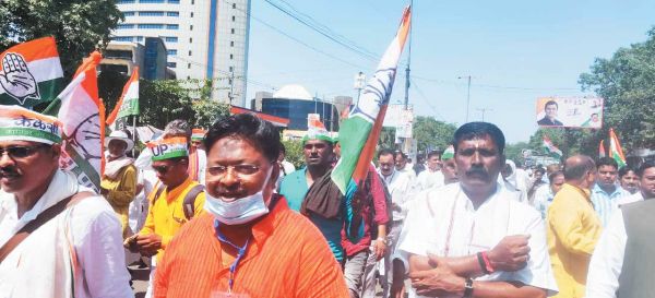 महंगाई के खिलाफ दिल्ली आंदोलन रैली में शामिल हुए संसदीय सचिव मिंज