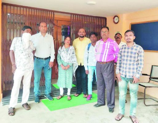 मांगों को लेकर अभिकर्ता बेमुद्दत हड़ताल पर, एलआईसी प्रबंधन को सौंपा मांग पत्र