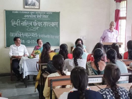 धरसींवा कॉलेज में हिंदी साहित्य परिषद के सदस्यों का शपथ ग्रहण-व्याख्यान