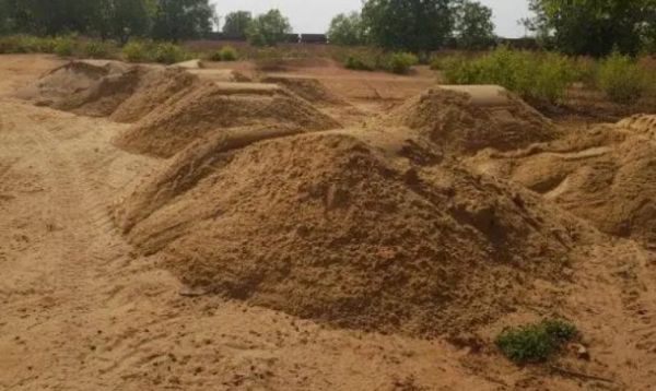 गंगरेल बांध से आधा किमी दूर रेत की अवैध खुदाई, शिकायत पर भी कार्रवाई नहीं