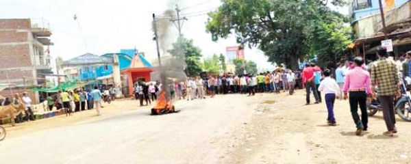 24 घंटे में तीन चाकूबाजी, दबदबे की लड़ाई में एक की हत्या, चक्काजाम