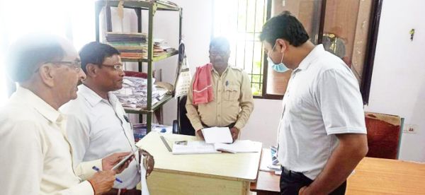 कलेक्टर रजत बंसल ने किया कलेक्टोरेट परिसर का आकस्मिक निरीक्षण