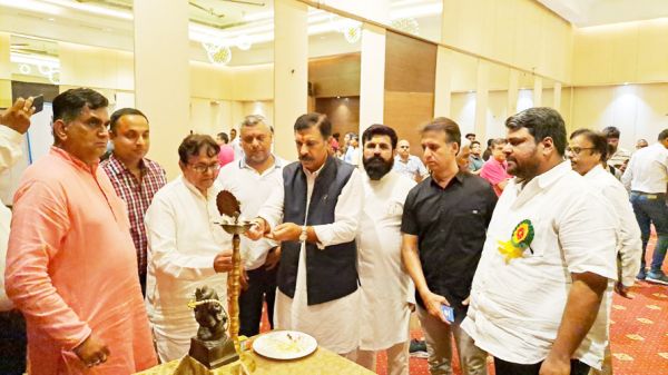 व्यापारियों को व्यापार का मॉडल चेंज करना जरूरी- अमर