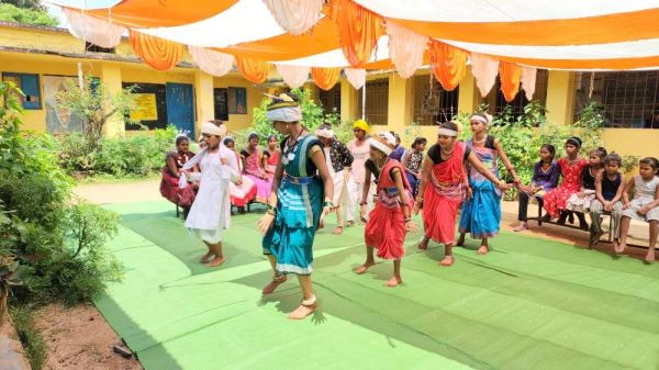 स्कलों में धूमधाम से मना शिक्षक दिवस