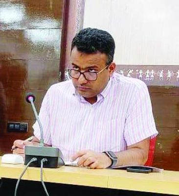 कलेक्टर ने की आश्रम-छात्रावास के निर्माण पर चर्चा