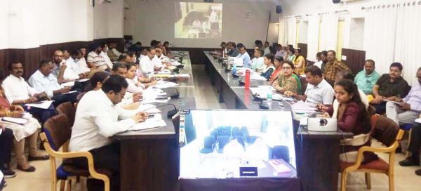 प्रत्येक सक्रिय गौठान में रोजाना खरीदे 2 क्विंटल गोबर