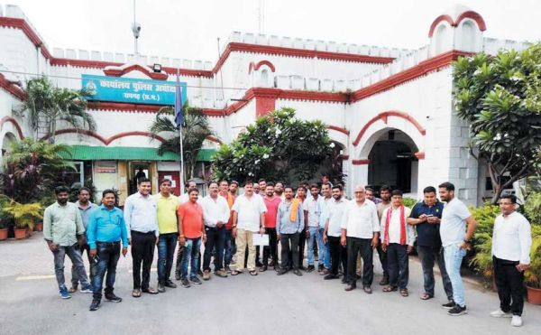 लगातार हो रही चोरियों पर कार्रवाई करने की मांग