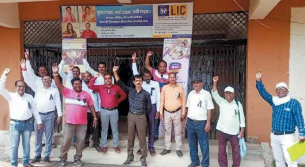 भारत सरकार को बीमा में जीएसटी हटाना एवं बीमा धारक की बोनस बढ़ाना चाहिए -देवसिंह 