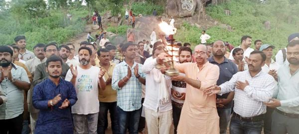 महामाया पहाड़ पर गणपति धाम में महाआरती, उमड़े श्रद्धालु