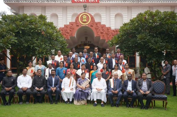 राज्यपाल के हाथों सम्मानित हुए जिले के दो शिक्षक