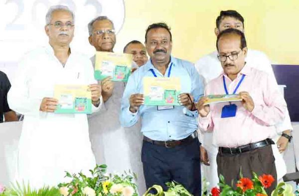 मुख्यमंत्री ने किया छत्तीसगढ़ी पंचतंत्र का विमोचन