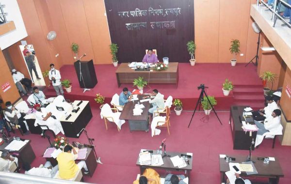  कांग्रेस पार्षद ने ही उजागर किया भ्रष्टाचार, सामान्य सभा में आई पुलिस, हंगामा बरपा
