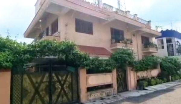 रिटायर्ड खनिज अधिकारी सूर्य के घर आईटी टीम की दबिश 