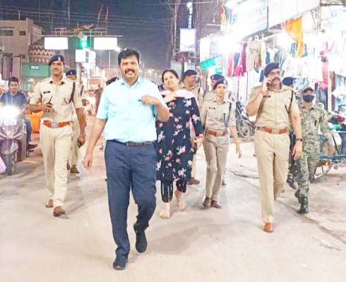 एसपी ने मकई चौक, सदर बाजार से विंध्यवासिनी मंदिर तक की पैदल पेट्रोलिंग