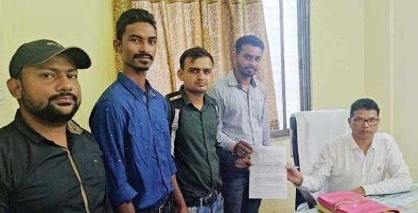  शिक्षकों ने सौंपा मुख्यमंत्री के नाम ज्ञापन