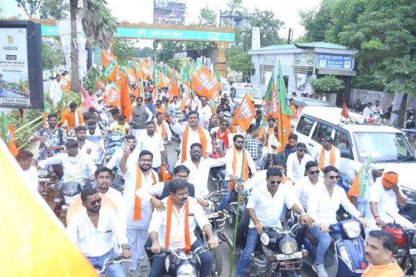अभनपुर, आरंग, धरसींवा, तिल्दा के कार्यकर्ता पहुंचे नड्डा के स्वागत में