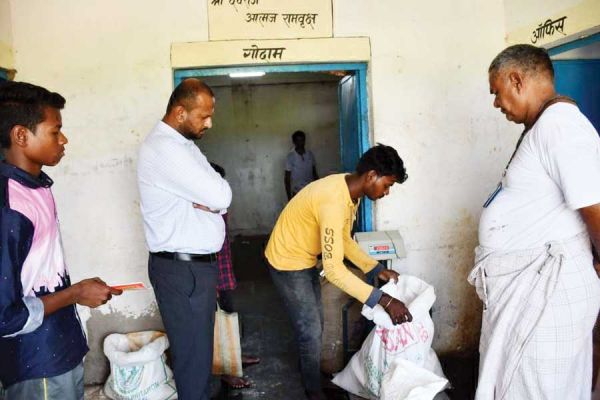  दुकान संचालन में अनियमितता, देख कलेक्टर ने आबंटित दुकान निरस्त करने के दिए निर्देश