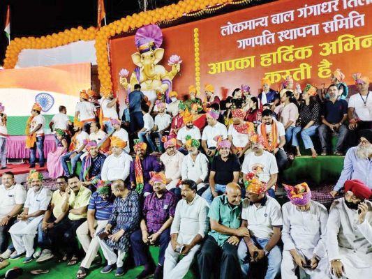 गणपति बप्पा की झांकियों ने मन मोहा रंगारंग कार्यक्रम का आयोजन