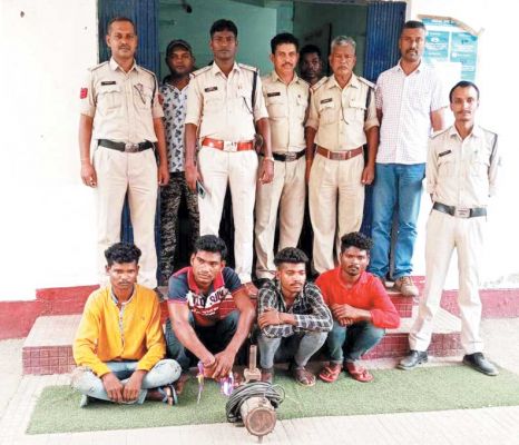 चोरी की छड़ व टूल्लू पंप के साथ 4 आरोपी गिरफ्तार