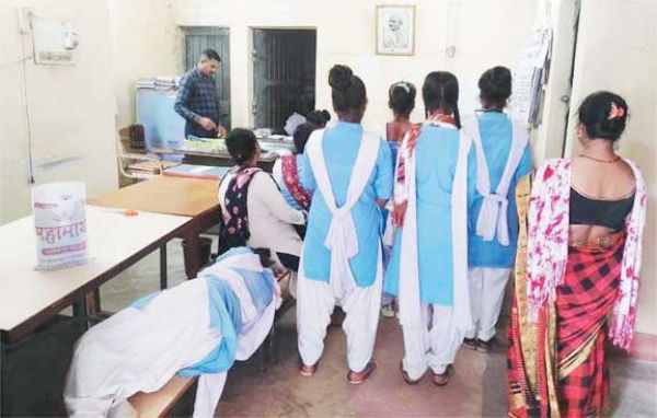 नाबालिगों से छेड़छाड़, आरोपियों पर जुर्म दर्ज, फरार