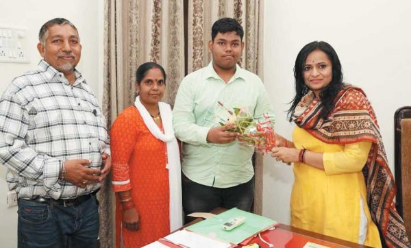 ओम ने जिले के साथ पूरे प्रदेश को किया गौरवान्वित