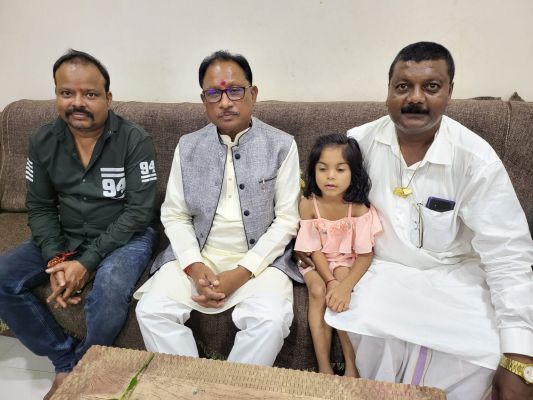 विष्णुदेव साय पहुंचे पवन मेश्राम के घर