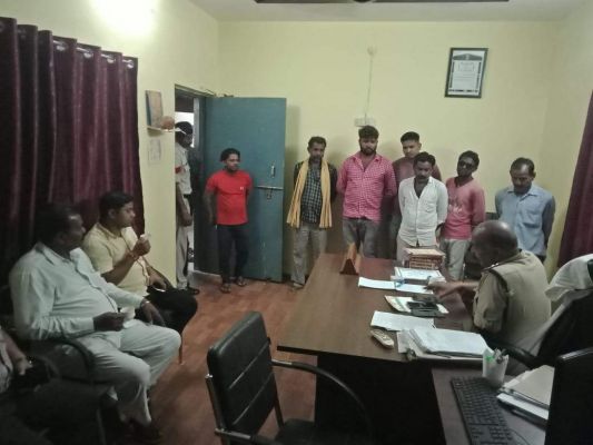 कॉलेज छात्रों ने की बस चालकों की शिकायत