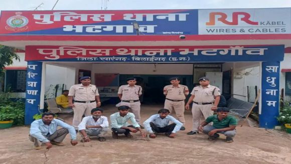 धान को नुकसान पहुंचाने पर गायों के पैरों को रस्सी से बांधकर खेत में फेंका,  4 की मौत