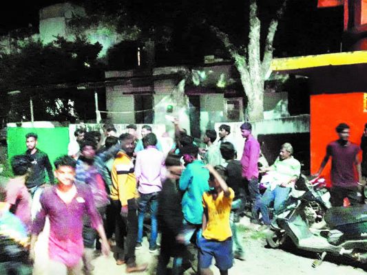 गणेश विसर्जन के दौरान वाद-विवाद युवकों ने किया चक्काजाम