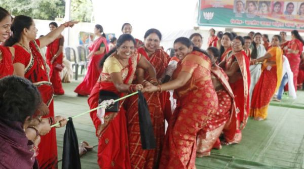 तीज महोत्सव में रस्सा खींच की जोर आजमाईश