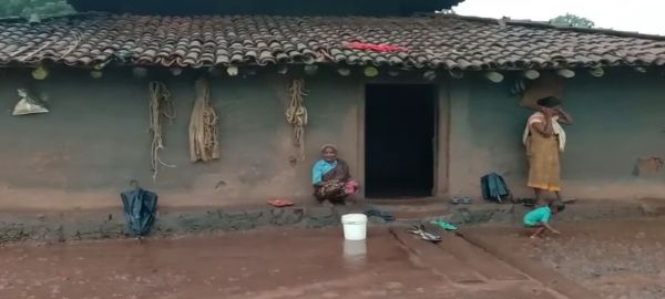 आयुष्मान कार्ड से महेंदर कोरवा का इलाज, भालू के हमले से जबड़ा और सिर पर चोट