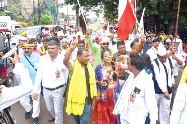आदिवासी अधिकार रैली...