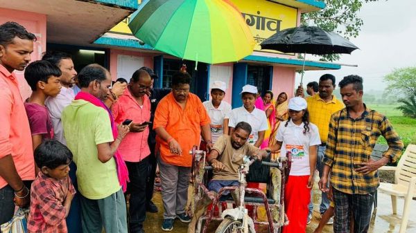 संसदीय सचिव मिंज ने किया फरसाबाहर क्षेत्र का दौरा