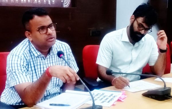 गिरदावरी कार्य में लाएं प्रगति- कलेक्टर