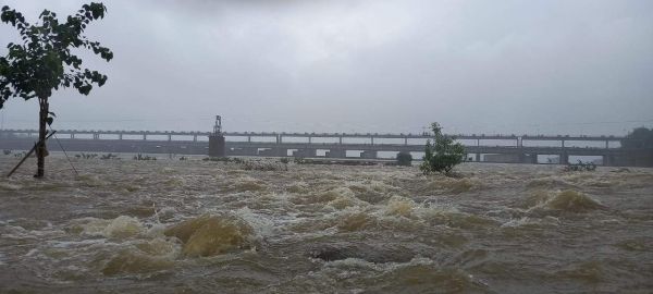 गंगेरल बांध लबालब, 4 गेट से फिर छोड़ा 15 हजार क्यूसेक पानी, 