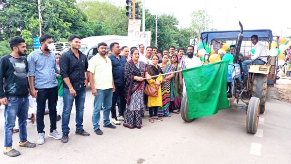 सडक़ों पर दुर्घटनाग्रस्त गौवंश के राहत व उपचार के लिए गौ सेवा रथ रवाना