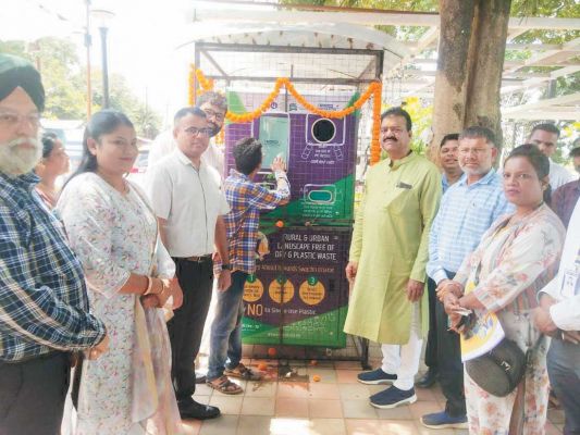 संसदीय सचिव ने रिवर्स वेंडिंग मशीन का किया लोकार्पण