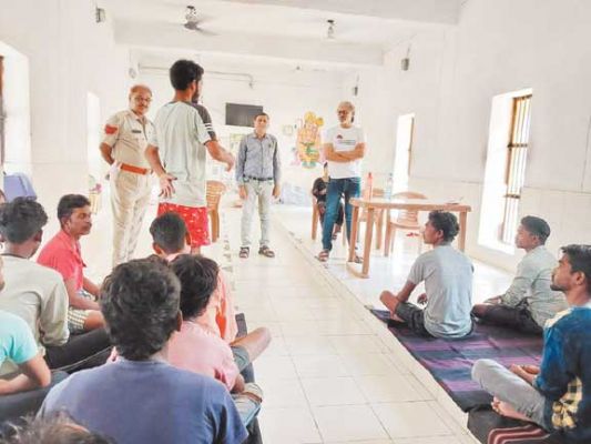 डिजिटल युग में संवाद करना जरूरी, हिम्मत और साहस से करें जीवन की कठिनाईयों का सामना-डॉ. प्रकाश