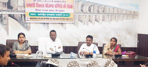 धमतरी के मास्टर प्लान के प्रारूप से जनप्रतिनिधियों को कराया अवगत