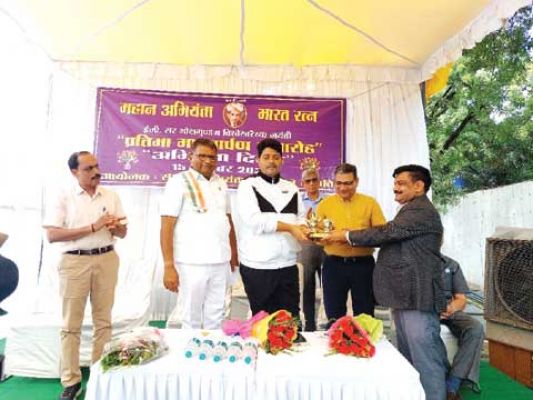 पंचवर्षीय योजना बनाने और लागू करने वालों में डॉ. विश्वेश्वरैया अग्रणी रहे