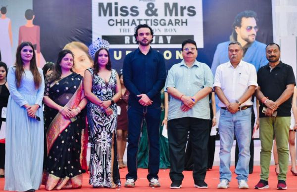 मिसेज सरगुजा का खिताब प्रीति व मिस सरगुजा का खिताब दीपिका को मिला