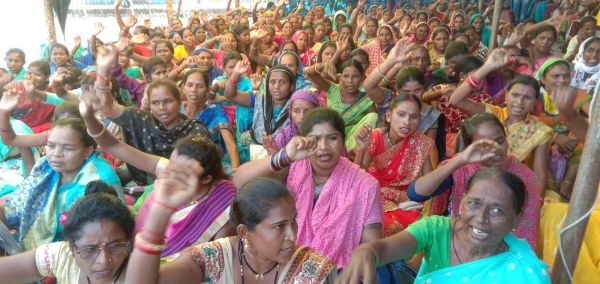 मांगों को ले मध्यान्ह भोजन रसोइये बेमियादी हड़ताल पर