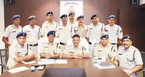 एसपी ने उत्कृष्ट कार्य करने वाले 97 पुलिस अधिकारी-जवानों को किया सम्मानित