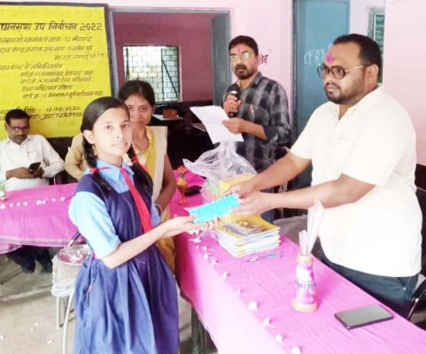 प्रतियोगिताओं में उत्कृष्ट प्रदर्शन करने वाले बच्चे पुरस्कृत